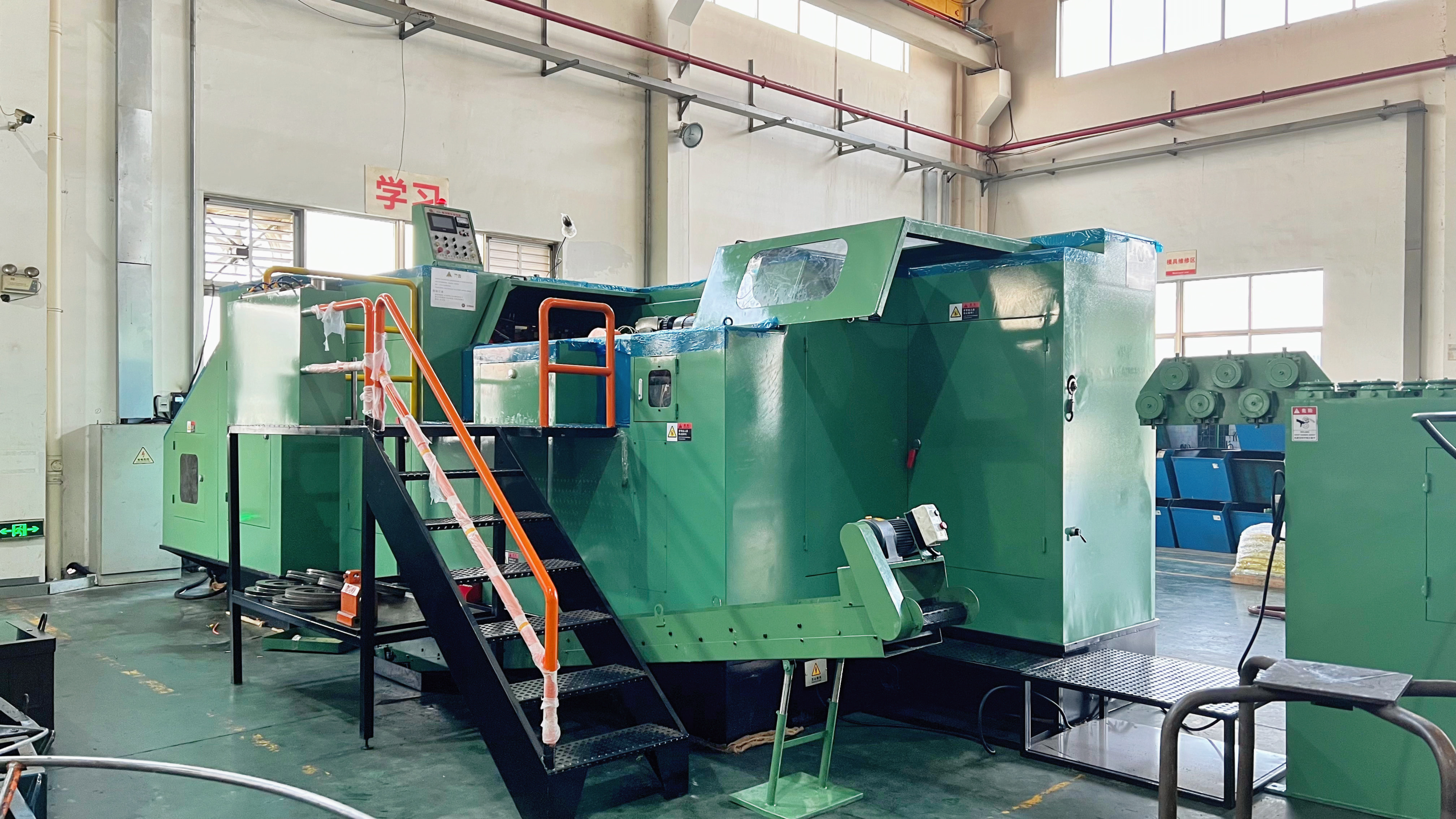 Модернізація наших інструментів, удосконалення нашої майстерності: Jinsixi представляє машину холодної висадки 24B для виробництва кріплень великого розміру